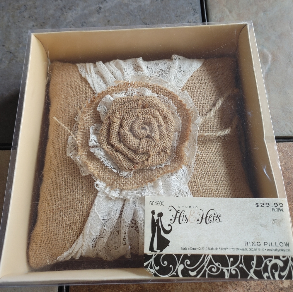 Ring pillow